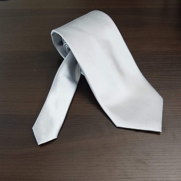 Le Chateau Silver Tie - Picture 2 of 3